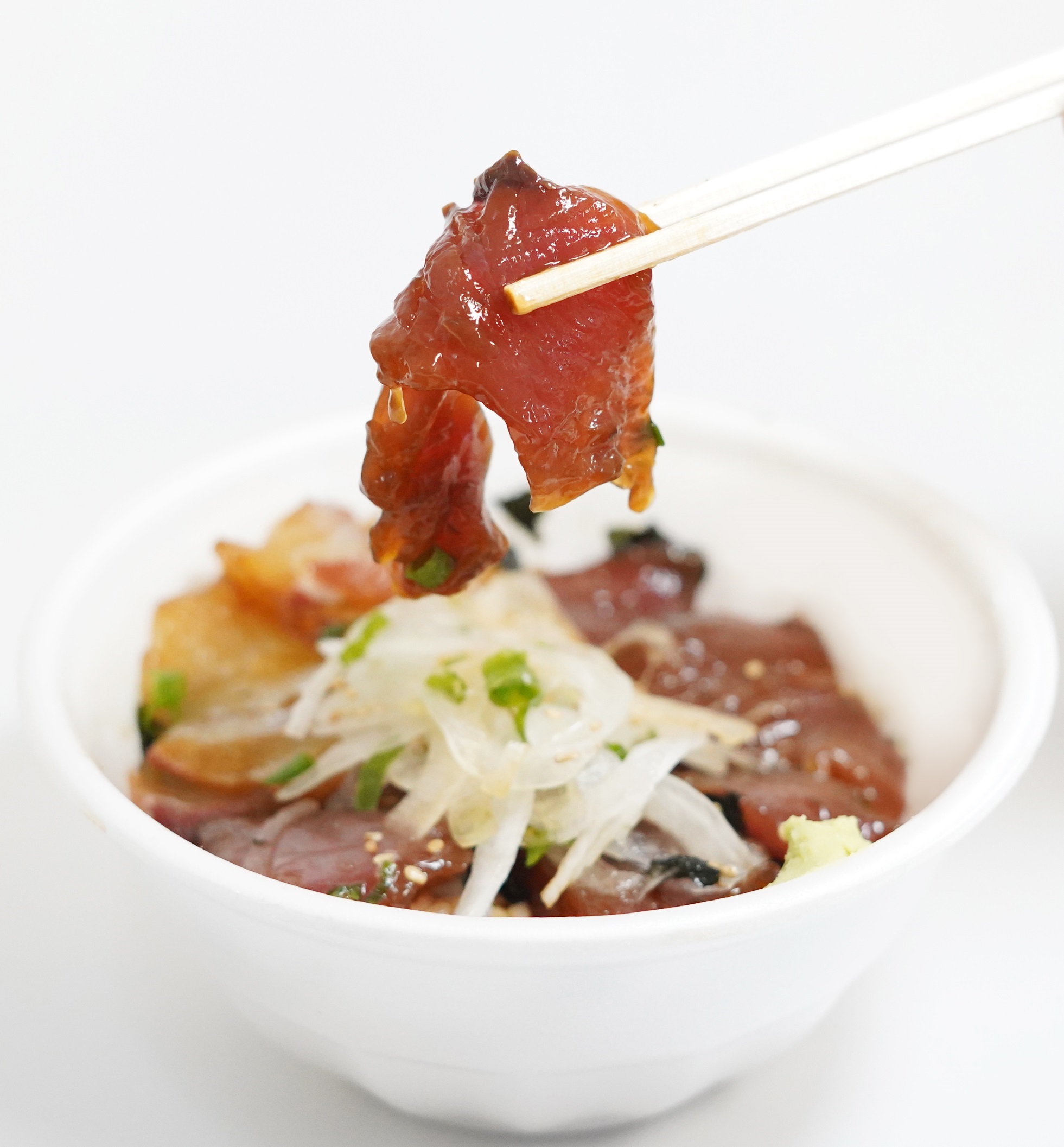 カツオとタイの紅白丼